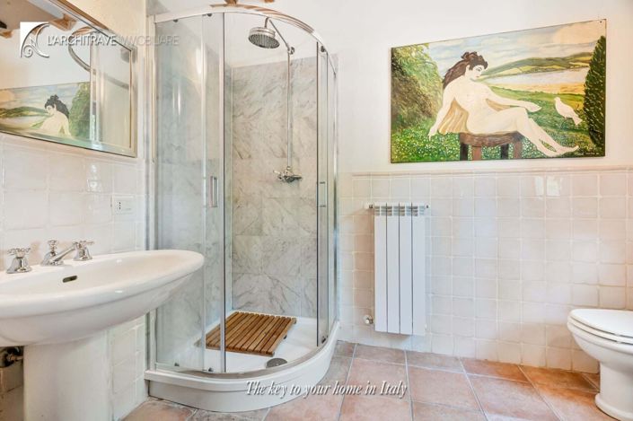 Image No.18-6 Bed House for sale