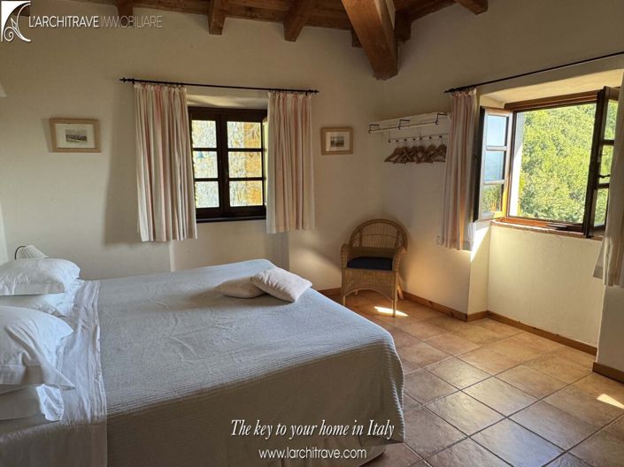 Image No.19-6 Bed House for sale