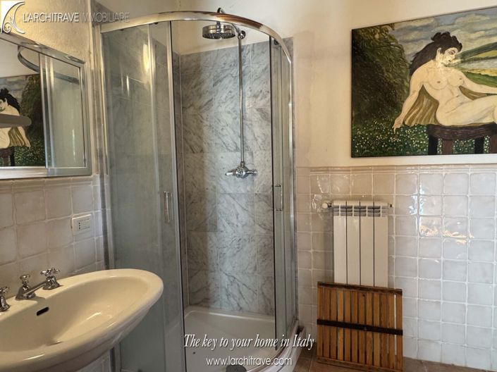 Image No.21-6 Bed House for sale