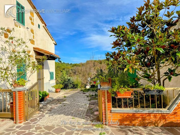Image No.6-2 Bed House for sale
