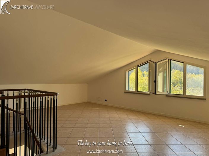 Image No.11-5 Bed House for sale