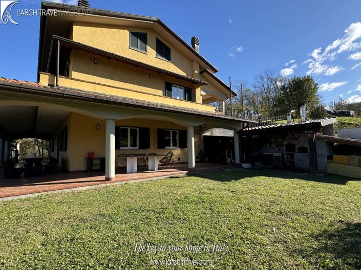 Image No.2-5 Bed House for sale