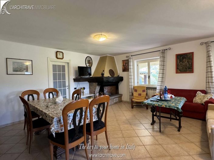 Image No.6-5 Bed House for sale