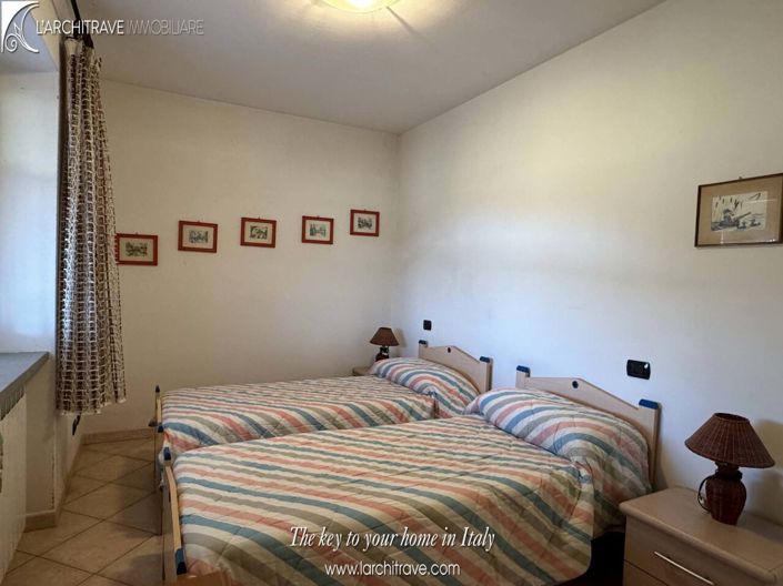 Image No.7-5 Bed House for sale