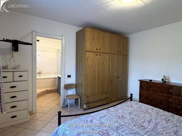 Image No.9-5 Bed House for sale