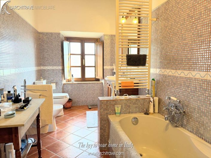 Image No.18-3 Bed House for sale