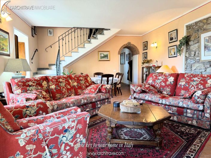 Image No.8-3 Bed House for sale