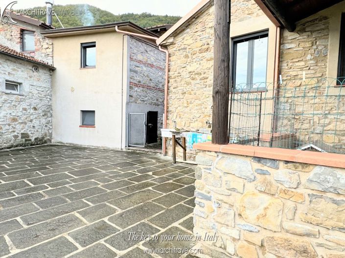 Image No.2-Maison de 1 chambre à vendre à Licciana Nardi