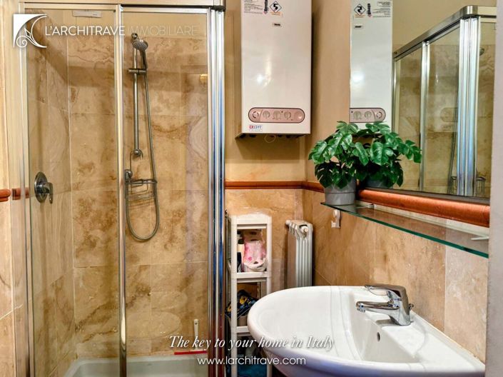 Image No.11-2 Bed House for sale