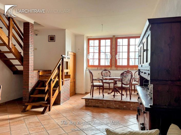 Image No.5-2 Bed House for sale