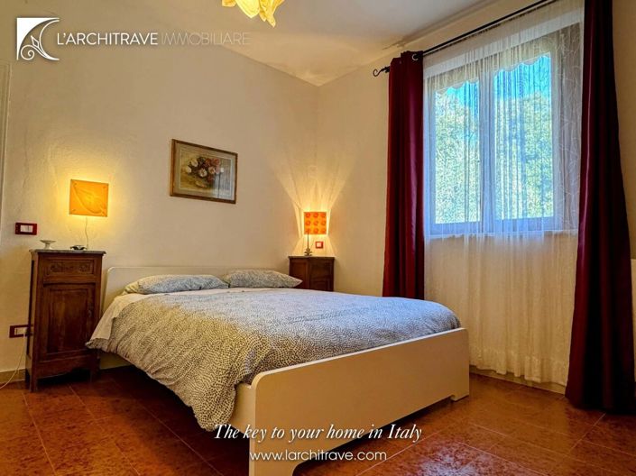 Image No.21-6 Bed House for sale