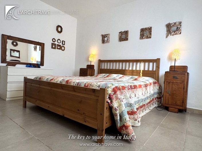 Image No.27-6 Bed House for sale