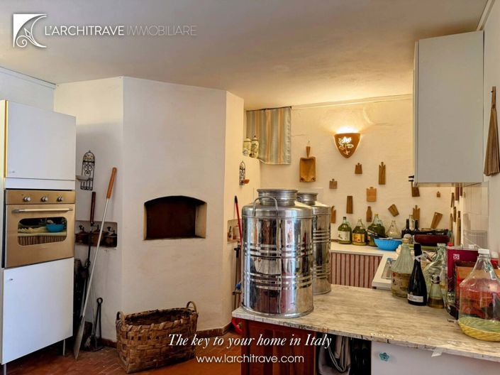 Image No.28-6 Bed House for sale