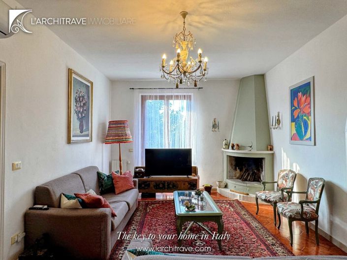 Image No.3-6 Bed House for sale