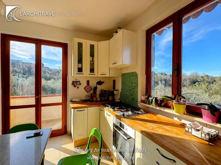 Image No.7-6 Bed House for sale