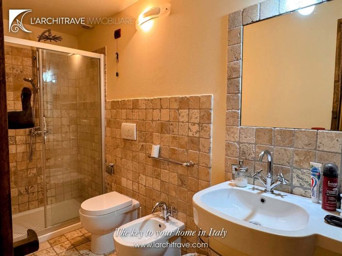 Image No.13-2 Bed House for sale