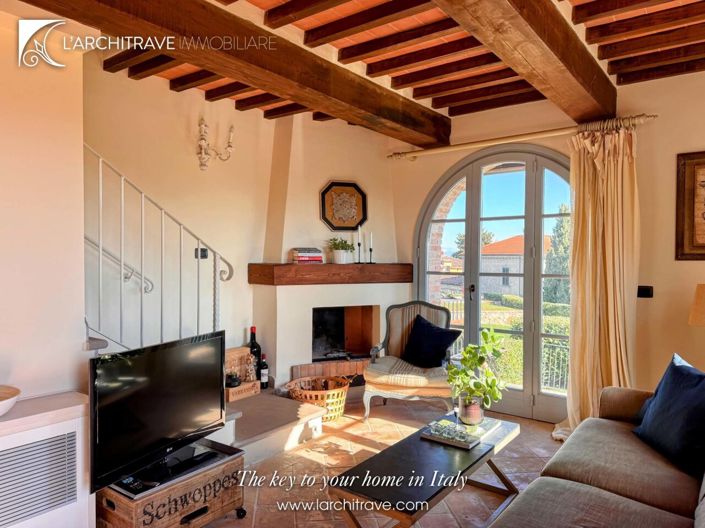 Image No.5-2 Bed House for sale