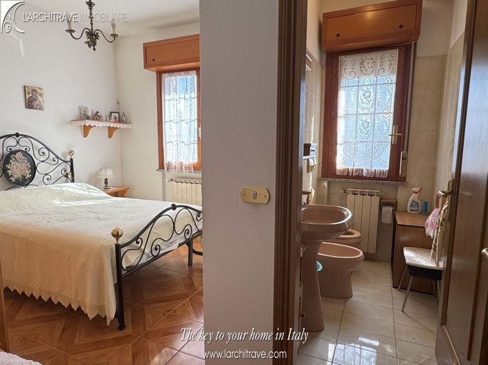 Image No.7-3 Bed House for sale