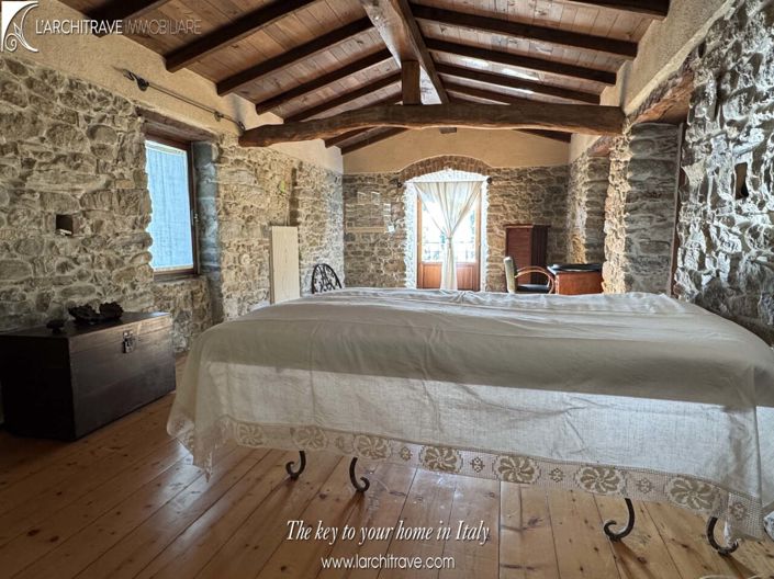 Image No.13-1 Bed House for sale