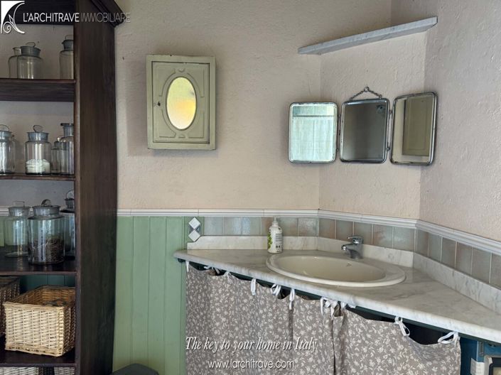 Image No.18-1 Bed House for sale