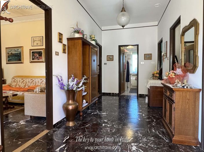 Image No.4-2 Bed House for sale