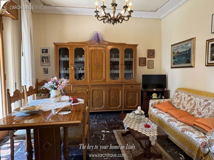 Image No.6-2 Bed House for sale