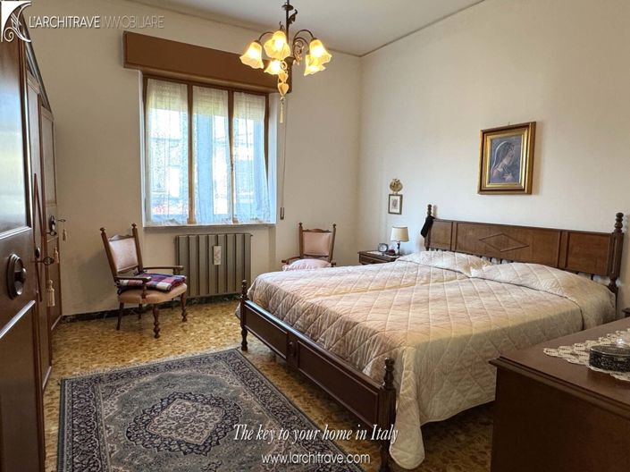 Image No.8-2 Bed House for sale