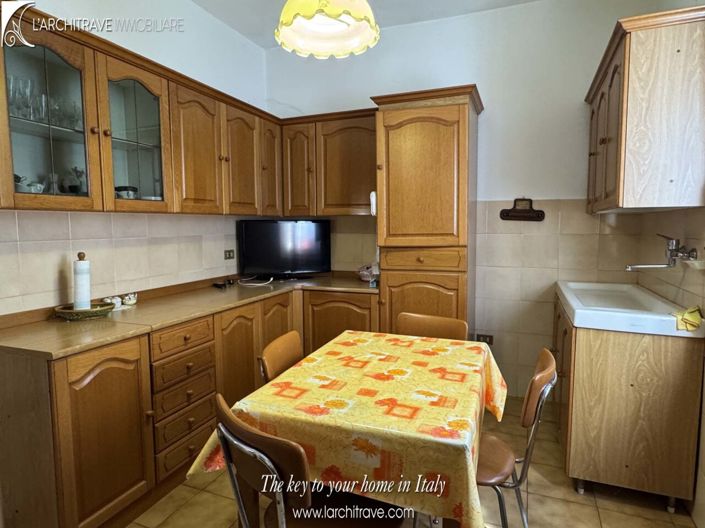 Image No.5-2 Bed House for sale