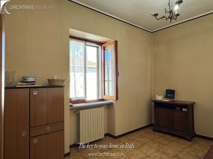 Image No.8-2 Bed House for sale
