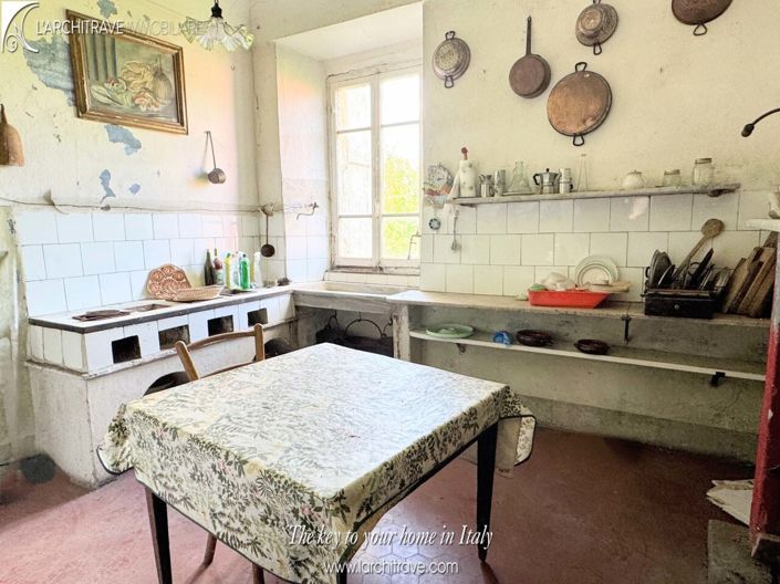 Image No.10-8 Bed House for sale
