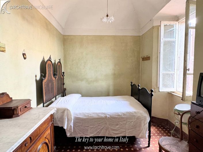 Image No.13-8 Bed House for sale