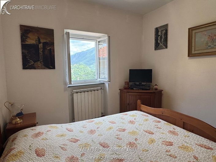 Image No.10-1 Bed House for sale