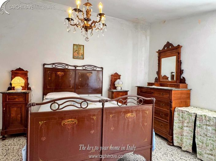 Image No.15-3 Bed House for sale
