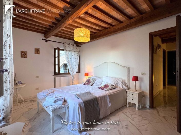 Image No.12-3 Bed House for sale