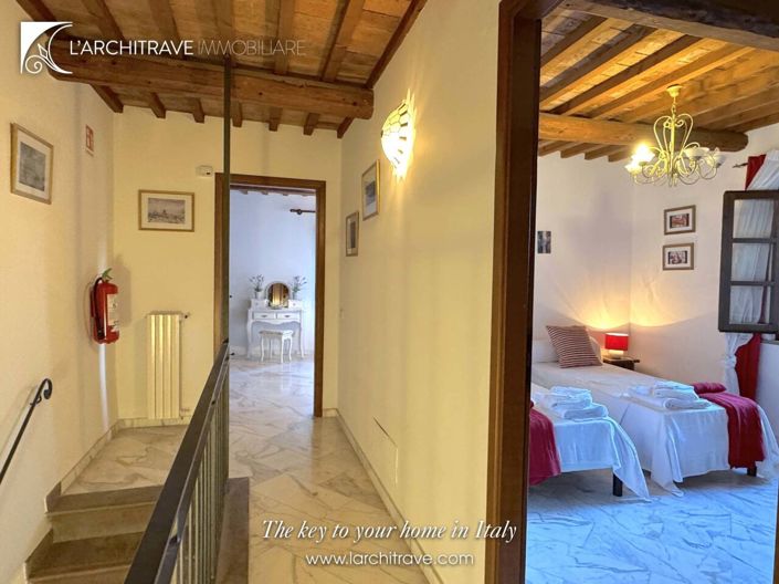 Image No.15-3 Bed House for sale