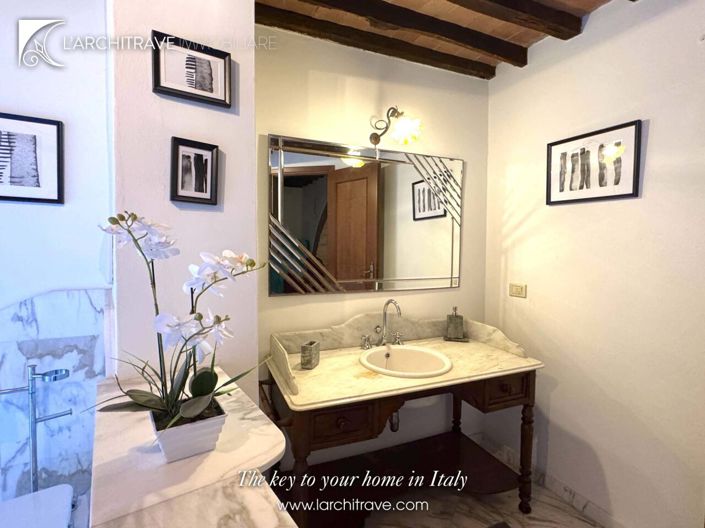 Image No.17-3 Bed House for sale