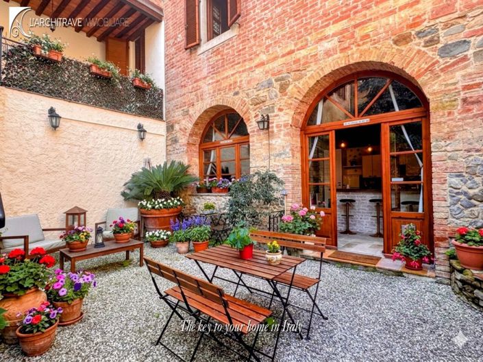 Image No.25-3 Bed House for sale
