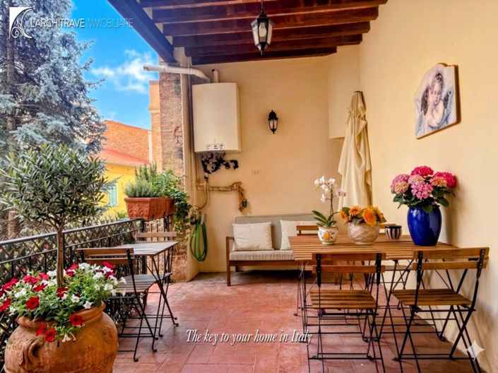 Image No.7-3 Bed House for sale