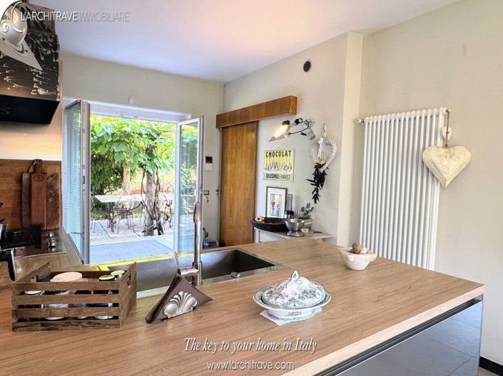 Image No.10-2 Bed House for sale