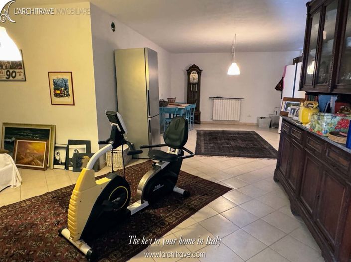 Image No.25-2 Bed House for sale