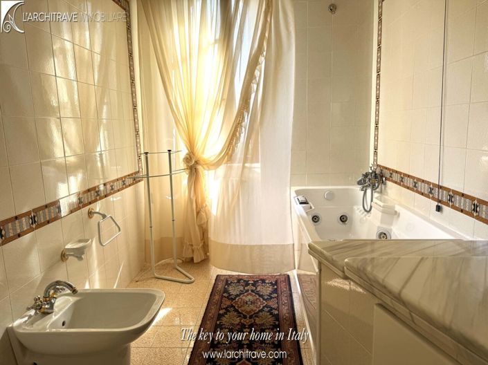 Image No.8-3 Bed House for sale