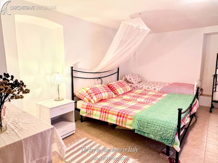 Image No.9-2 Bed House for sale