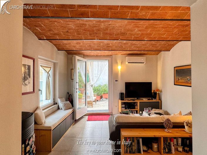 Image No.12-1 Bed House for sale