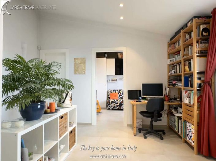 Image No.21-1 Bed House for sale