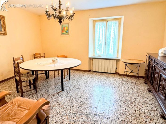 Image No.10-3 Bed House for sale
