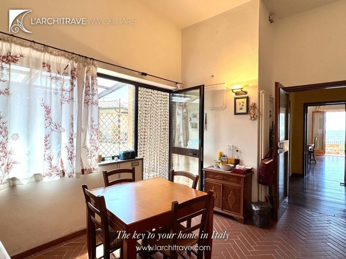 Image No.16-4 Bed House for sale