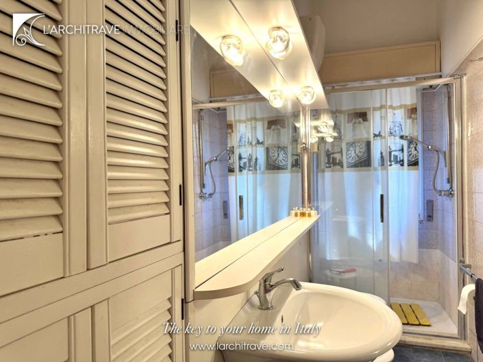 Image No.20-4 Bed House for sale