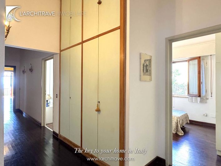 Image No.21-4 Bed House for sale