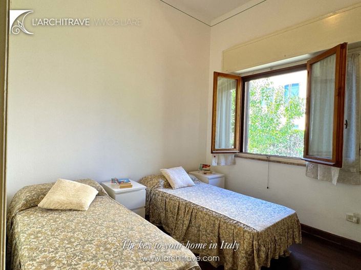 Image No.22-4 Bed House for sale