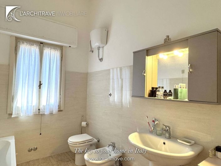 Image No.26-4 Bed House for sale